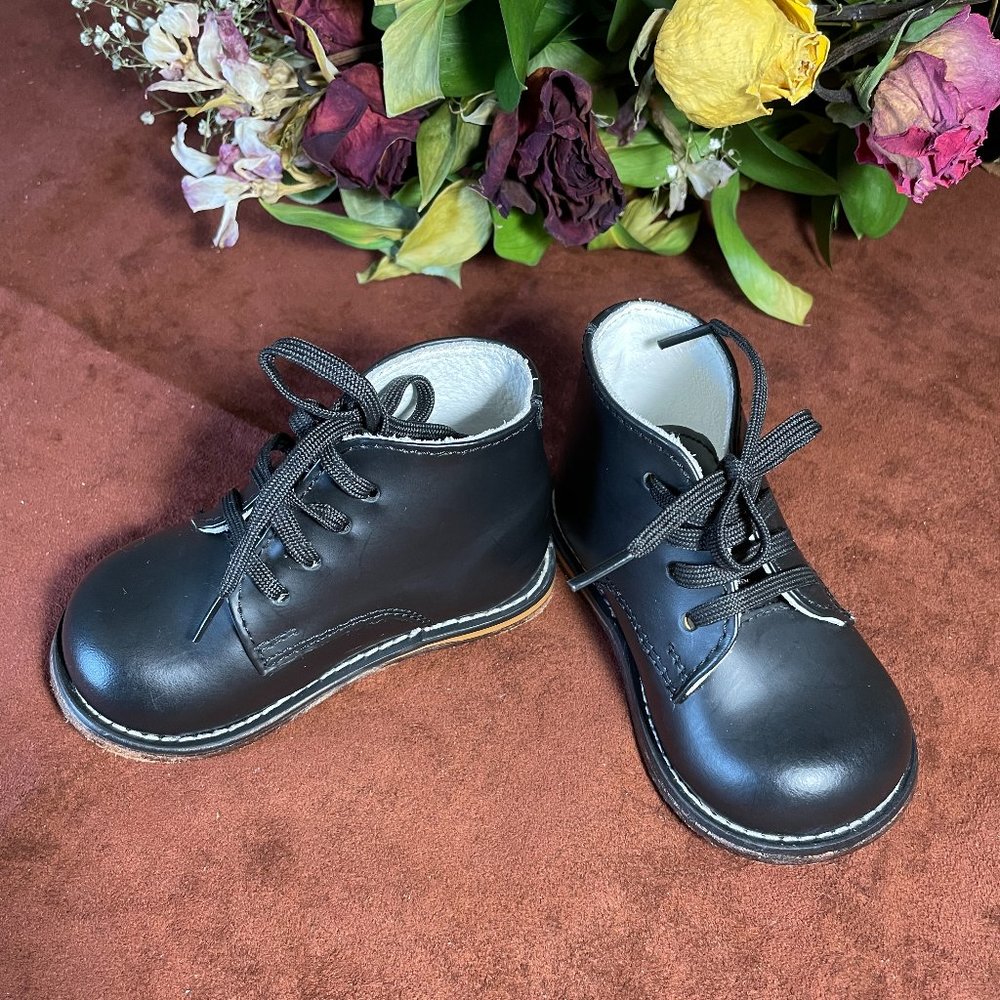 Josmo Walker Leather Booties size 4.5